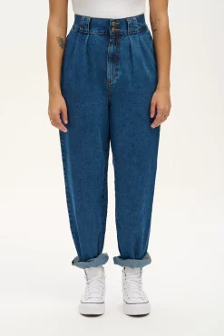 Lucy & Yak Addison - Tapered Denim Jeans in Mid Wash Blue Outlet