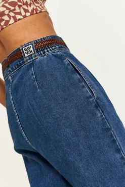 Lucy & Yak Addison - Tapered Denim Jeans in Mid Wash Blue Outlet