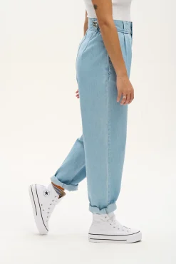 Lucy & Yak Addison - Tapered Denim Jeans in Light Wash Blue Outlet