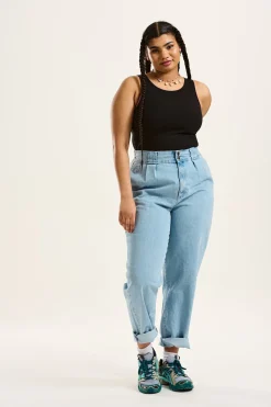 Lucy & Yak Addison - Tapered Denim Jeans in Light Wash Blue Outlet