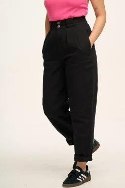 Lucy & Yak Addison - Tapered Twill Trousers in Black Hot