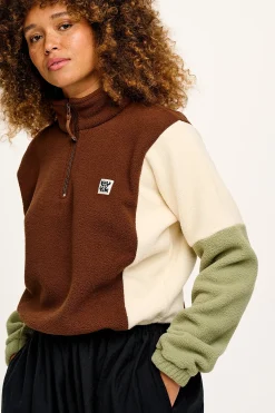 Lucy & Yak Blake - Cropped Polar Fleece in Cocoa, Cream & Sage Sale