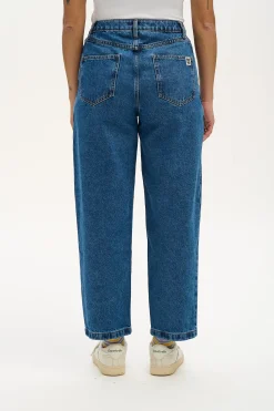 Lucy & Yak Drew - Straight Leg Denim Jeans in Mid Wash Blue Fashion