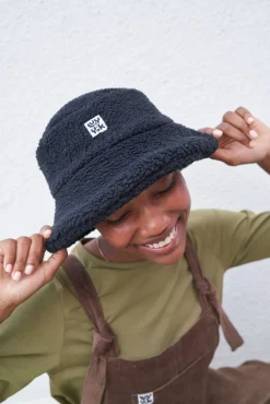 Lucy & Yak Travis - Borg Fleece Bucket Hat in Black Fashion